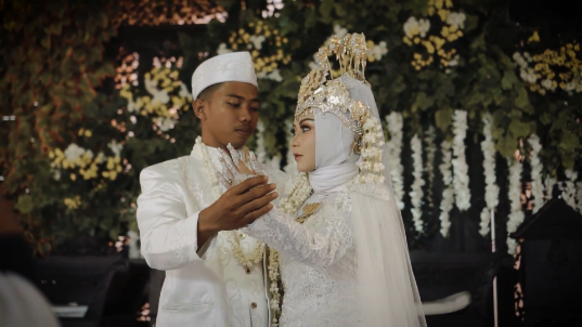 Akad Fajar & Lina